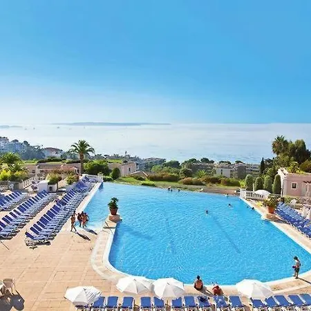 Piscine Vue Parking 4 Personnes *