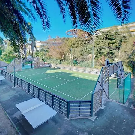 Piscine Vue Parking 4 Personnes *