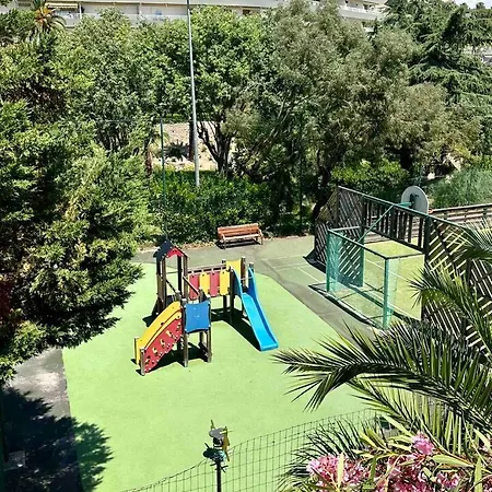 Piscine Vue Parking 4 Personnes Cannes
